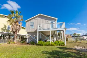 Hosteeva Seaside Cottage - Image 5