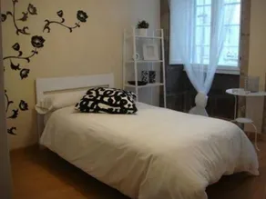 100068 Apartment in Santiago de Compostela - Image 2