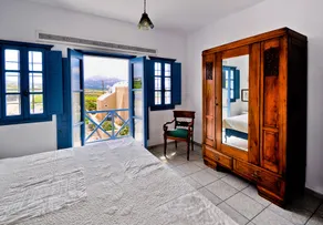 Aegagros Caldera Houses - Image 4