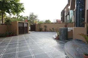 OYO Flagship 525 MG Road Metro Station - Image 5