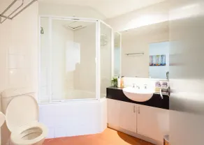 Naomi, 2Bdr South Melbourne Apartment - Image 3