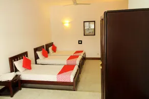 Hotel 12 - Image 2