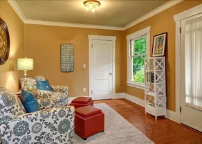 Phinneywood Bungalow - Two Bedroom Home with Fireplace - Image 2