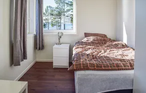 Nice Home in Florø With 9 Bedrooms and Wifi - Image 4