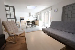 Escale de 80 m2 avec cour et parking - Image 5