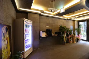 X Mas Hotel - Image 3