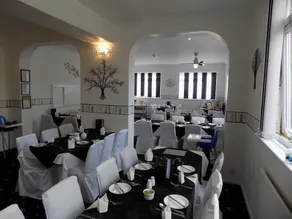 Lorron Hotel - Image 2