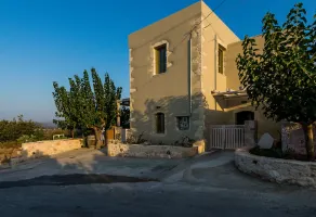 Traditional Stonebuilt Villa Leonanto with Heated Pool, only 5 Km from a Sandy Beach - Image 2