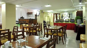Wellcome Hotel - Image 2
