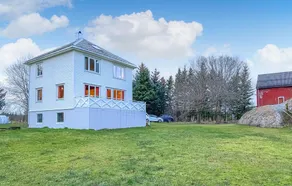 Beautiful Home in Harøy With Wifi and 4 Bedrooms - Image 4