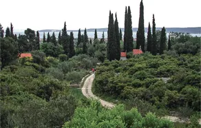 Beautiful Apartment in Kastel Stari With 4 Bedrooms, Wifi and Outdoor Swimming Pool - Image 3