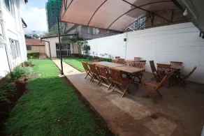 Fahari Palm Guesthouse - Image 5