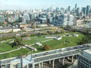 Modern 2 Bedroom Condo With CN Tower Views - Image 5