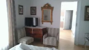 Marion Athenian Style Apartment - Image 3