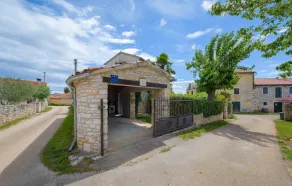 Awesome Home in Visnjan With 2 Bedrooms, Outdoor Swimming Pool and Wifi - Image 2