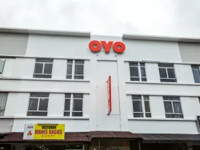 OYO 89631 988 Hotel - Image 4