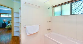 Bushland Cottages and Lodge - Image 5