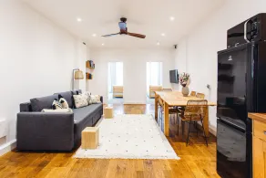 2 Bed Apartment Right on Trafalgar Square - Image 5