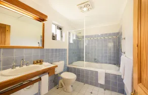 Vineyard Cottages & Café - Image 4