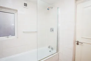 Bright &Spacious Family Home near London Bridge - Image 4