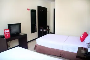 Family Guest House Surabaya by ZEN Rooms - Image 3