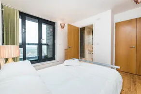 Super Luxury Modern 2BD Flat Canning Town - Image 5