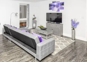 Luxury Bedford Riverside Apartment - Image 4