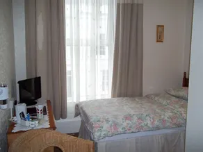 Poppy's Guest House - Image 2