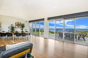 Hearn's Beach House - Image 2