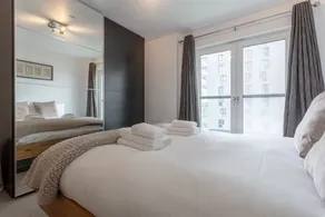 3 Bedroom Dual-aspect Flat With River Views - Image 2