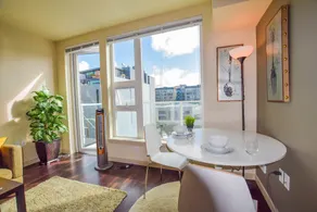 Pike & Pine Capital Hill Suites - Image 3