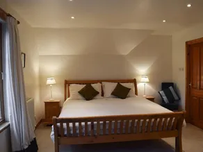 Stunning 4-bed Cottage S/C - Image 3
