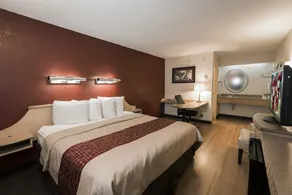 Red Roof Inn Chicago - Downers Grove - Image 4