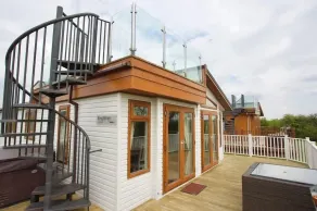 Beautiful 2-bed Lodge With hot tub and Saunain Ely - Image 5