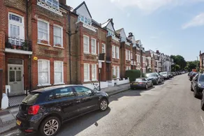 Veeve 3 Bedroom Home Marjorie Grove Clapham - Image 3