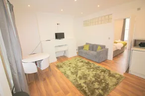 Peyman Club Cambridge City Apartments - Image 3