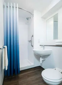 Travelodge Bristol Central - Image 5