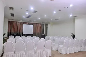 Garden City Hotel - Image 4