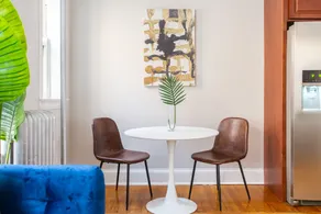 1BR Getaway Apt Modern in Lincoln Square - Image 5