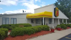 Super 8 Aberdeen Southern Pines - Image 3