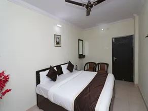 Hotel Maxx By OYO Rooms - Image 2