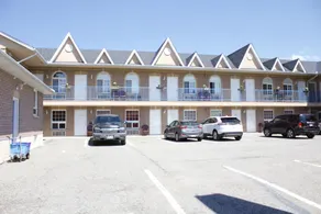 Grewals Inn & Suites - Image 5