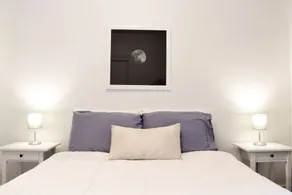 Beautiful Main Floor Apartment in the Annex - Image 3