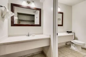 Rodeway Inn & Suites Portland - Jantzen Beach - Image 4