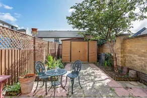 Beautiful 3 Bed House W/patio nr River Thames - Image 4