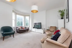 Spacious 5 Bedroom Home in Camden - Image 5