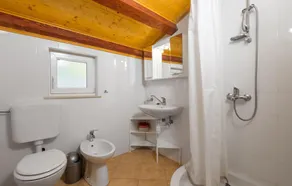 Beautiful Apartment in Balenska Draga With 2 Bedrooms - Image 2