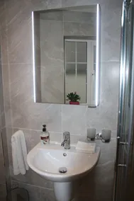 Almanii Bed & Breakfast - Image 4