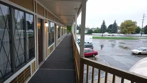 Burton Inn & Suites - Image 5