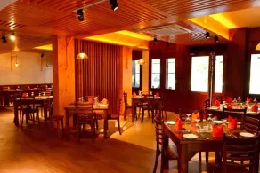 Good Wood Airport Hotel - Image 3